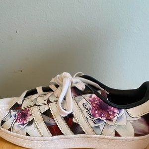 Addis’s superstar floral print size: 6 1/2